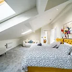 Pensión Luxurious 4-bedroom Penthouse: 15 Mins To Centre, Secure Parking Leeds (West Yorkshire)