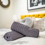 Luxurious 4-bedroom Penthouse: 15 Mins To Centre, Secure Parking Pensión 2*