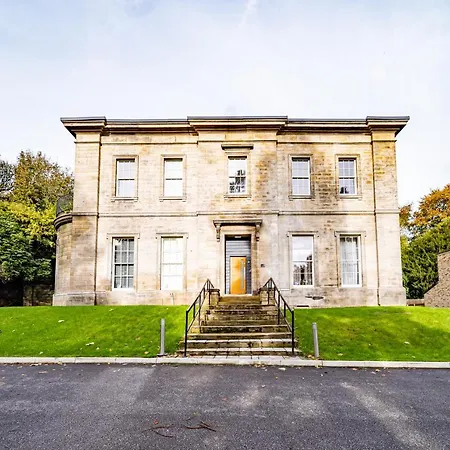 Guest house Luxurious 4-bedroom Penthouse: 15 Mins To Centre, Secure Parking Leeds (West Yorkshire)