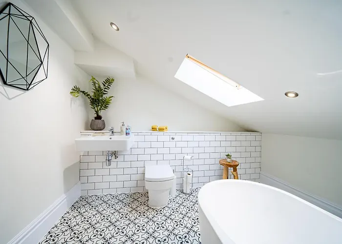 Gasthof Luxurious 4-bedroom Penthouse: 15 Mins To Centre, Secure Parking