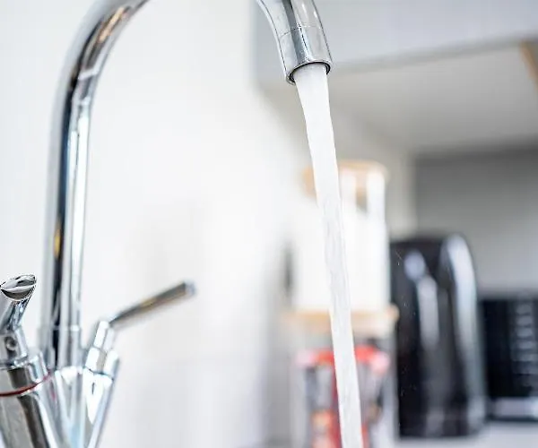 بيت ضيافة Luxurious 4-bedroom Penthouse: 15 Mins To Centre, Secure Parking 2*