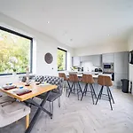 Luxurious 4-bedroom Penthouse: 15 Mins To Centre, Secure Parking Affittacamere Leeds (West Yorkshire)