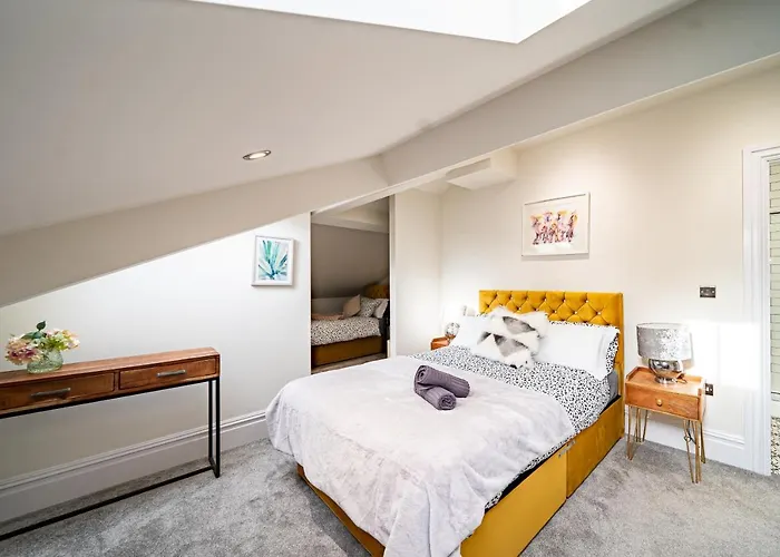 게스트하우스 Luxurious 4-bedroom Penthouse: 15 Mins To Centre, Secure Parking 리즈